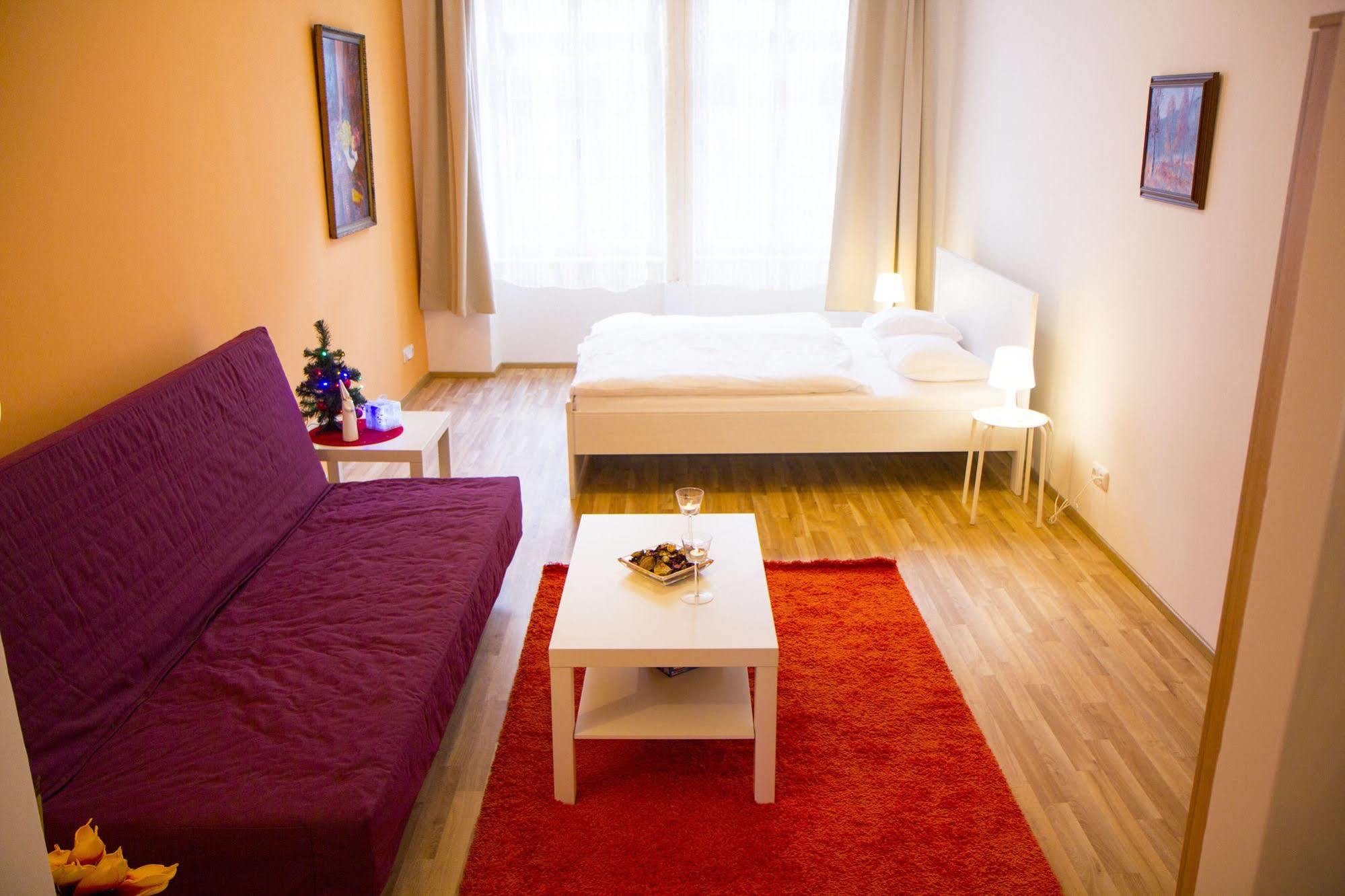 Lidicka Apartment Прага Екстериор снимка